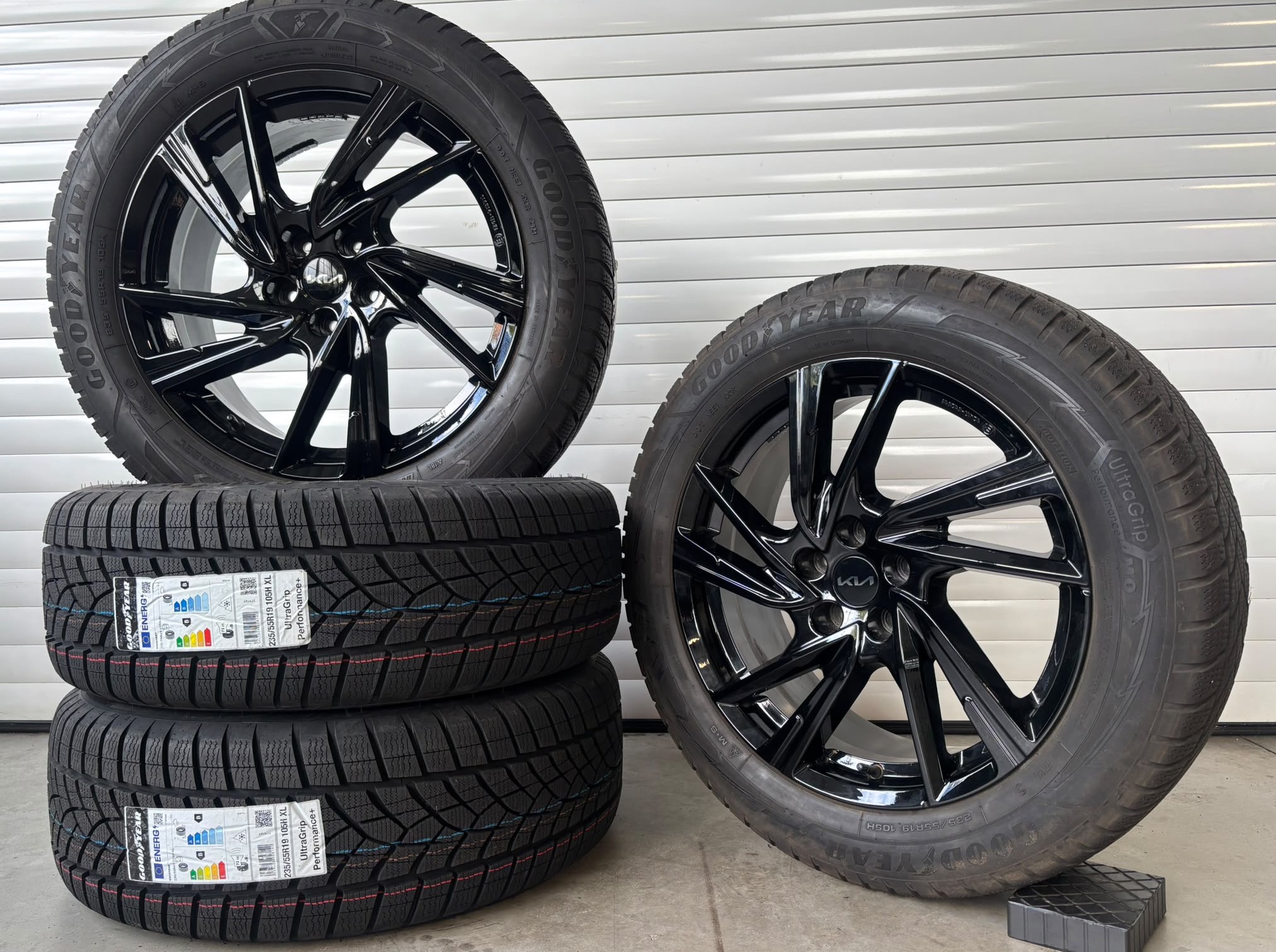 Kia EV6 Winterset 235/55 R19 Goodyear Ultra Grip article_images_0_17921495121337481379.jpg | Auto Sinnema
