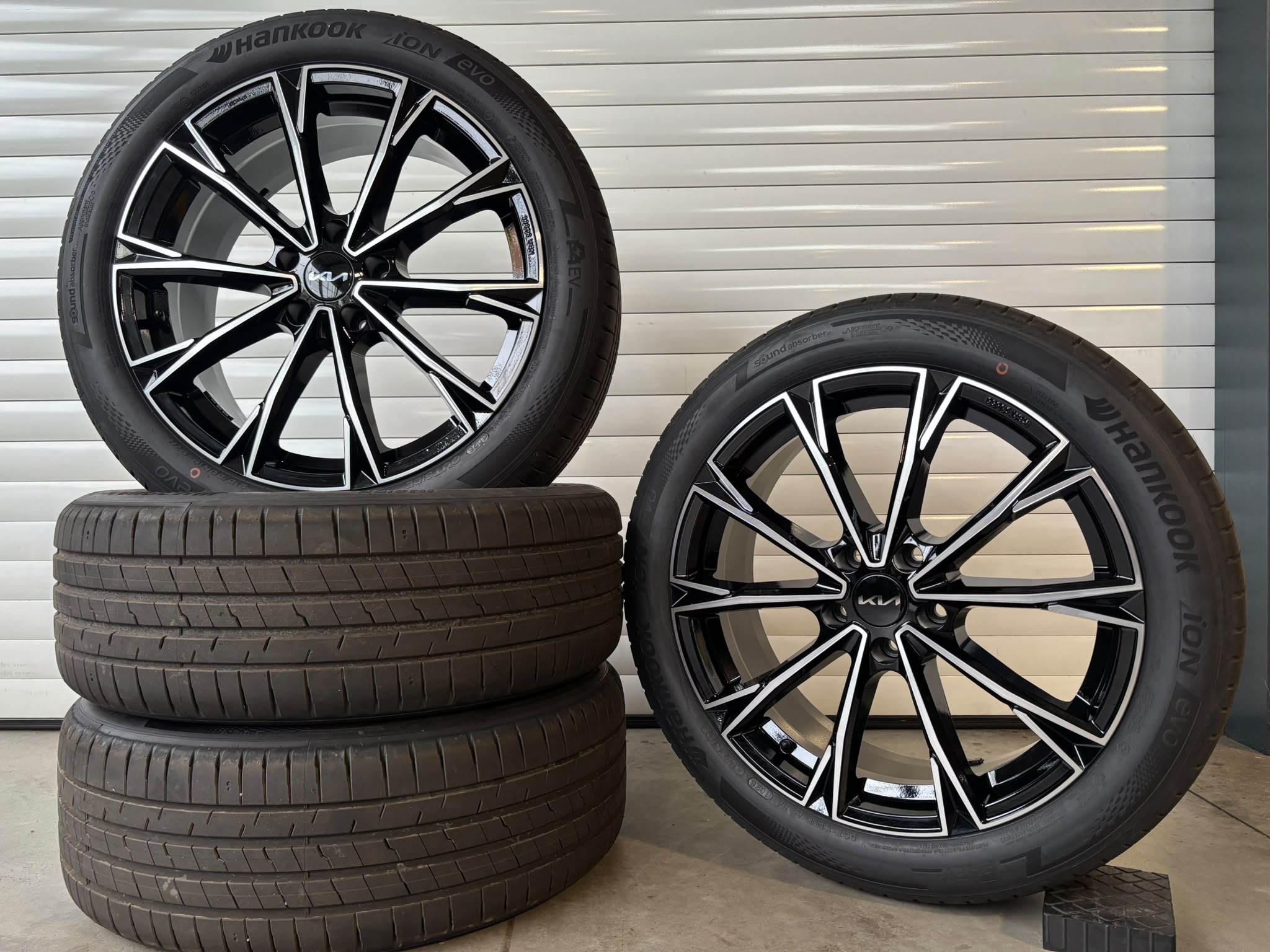 Kia EV3/EV4 Zomerset 215/50 R19 Hankook ion EVO article_images_0_179215207268808247.jpg | Auto Sinnema