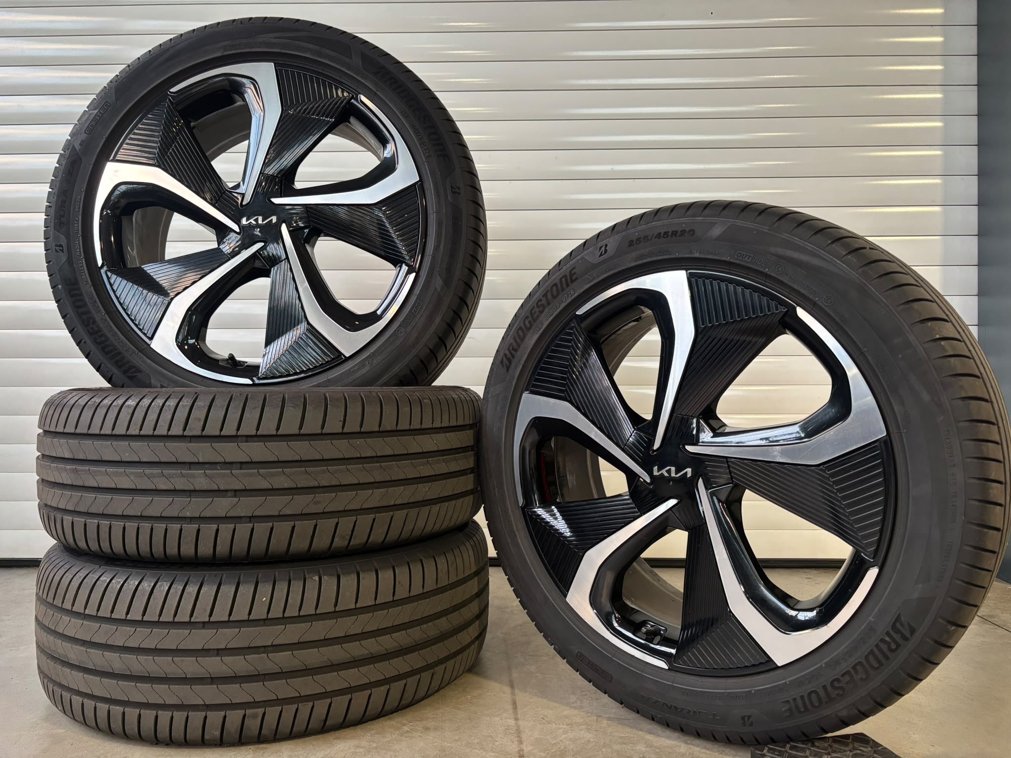 Kia EV6 Zomerset 255/45 R20 Bridgestone Turanza article_images_0_17921733951983509630.jpg | Auto Sinnema