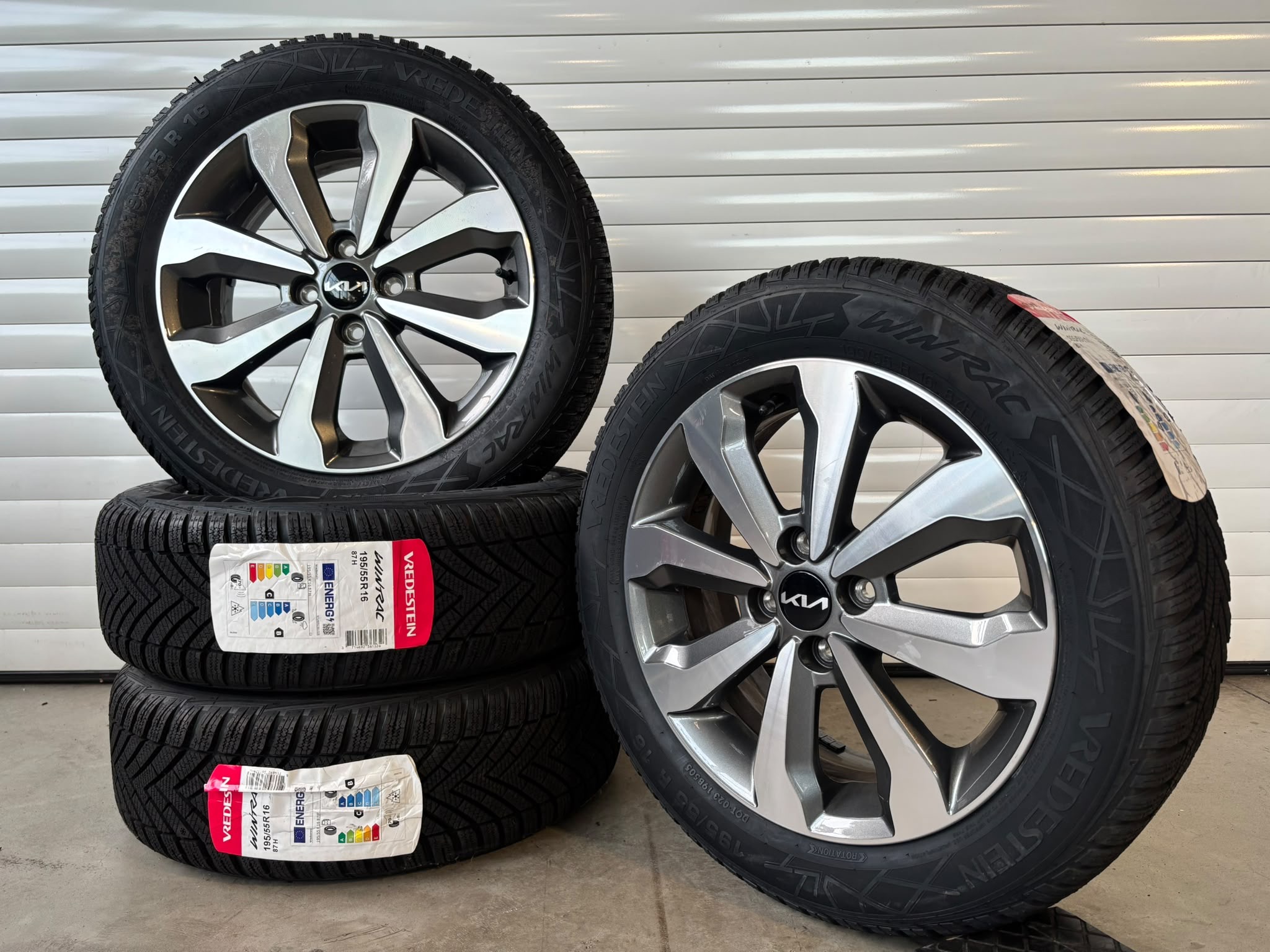 Kia Stonic Winterset 195/55 R16 Vredestein Wintrac pro article_images_0_17922203911822984549.jpg | Auto Sinnema
