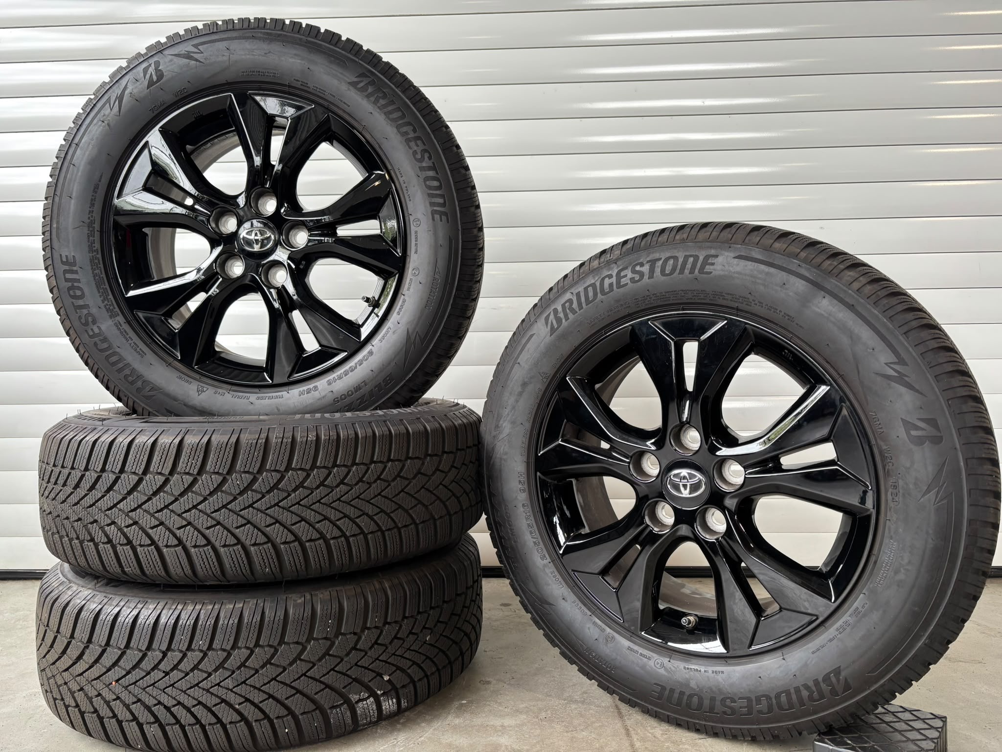 Toyota Yaris Cross Winterset 205/65 R16 Bridgestone Blizzak article_images_0_1792221141563184396.jpg | Auto Sinnema