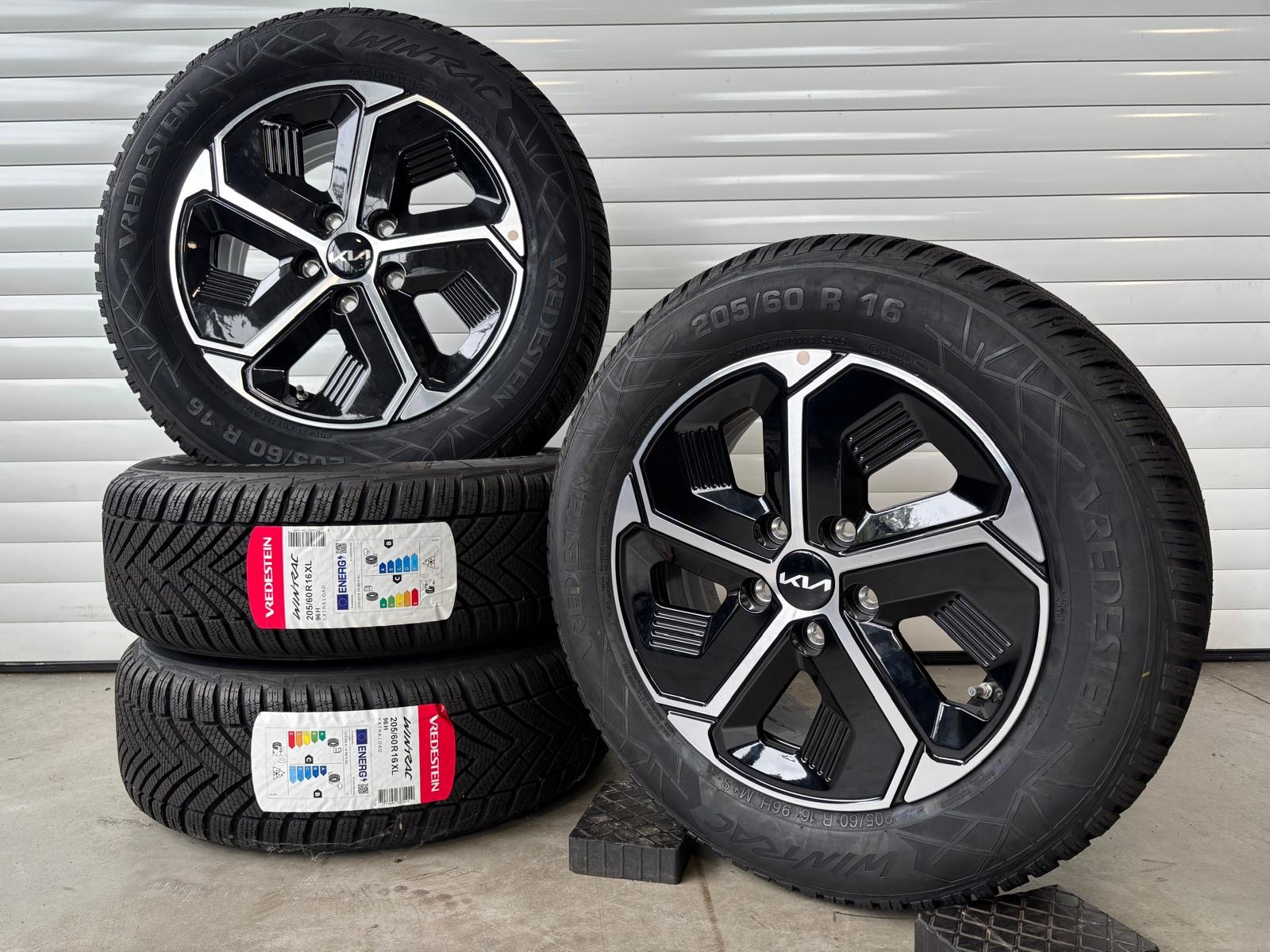 Kia Niro Winterset 205/60 R16 Vredestein Wintrac pro 2 article_images_0_1792222546210987688.jpg | Auto Sinnema