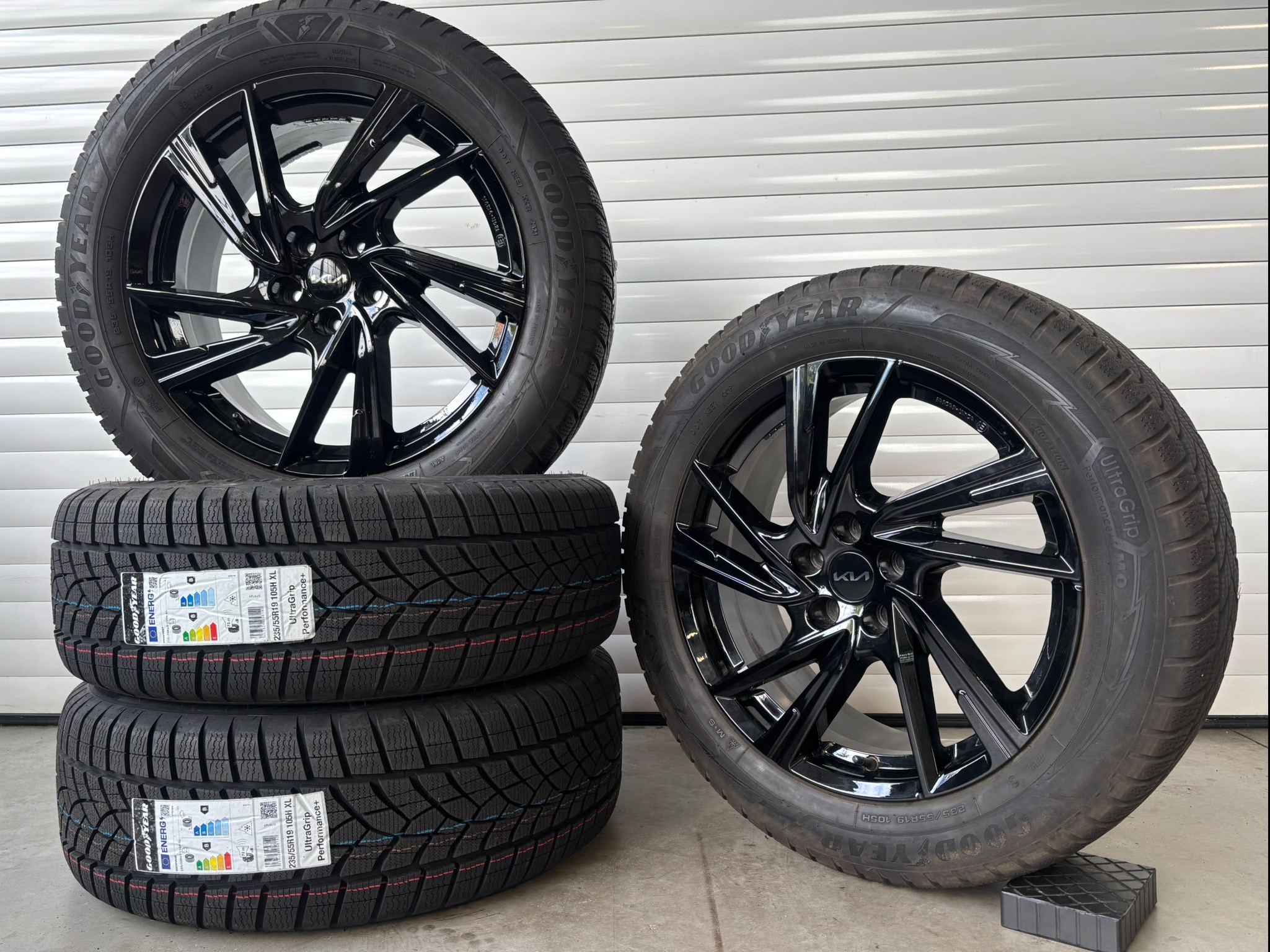 Kia EV6 Winterset 235/55 R19 Goodyear Ultra Grip content_image_1792147494556711516.jpg | Auto Sinnema