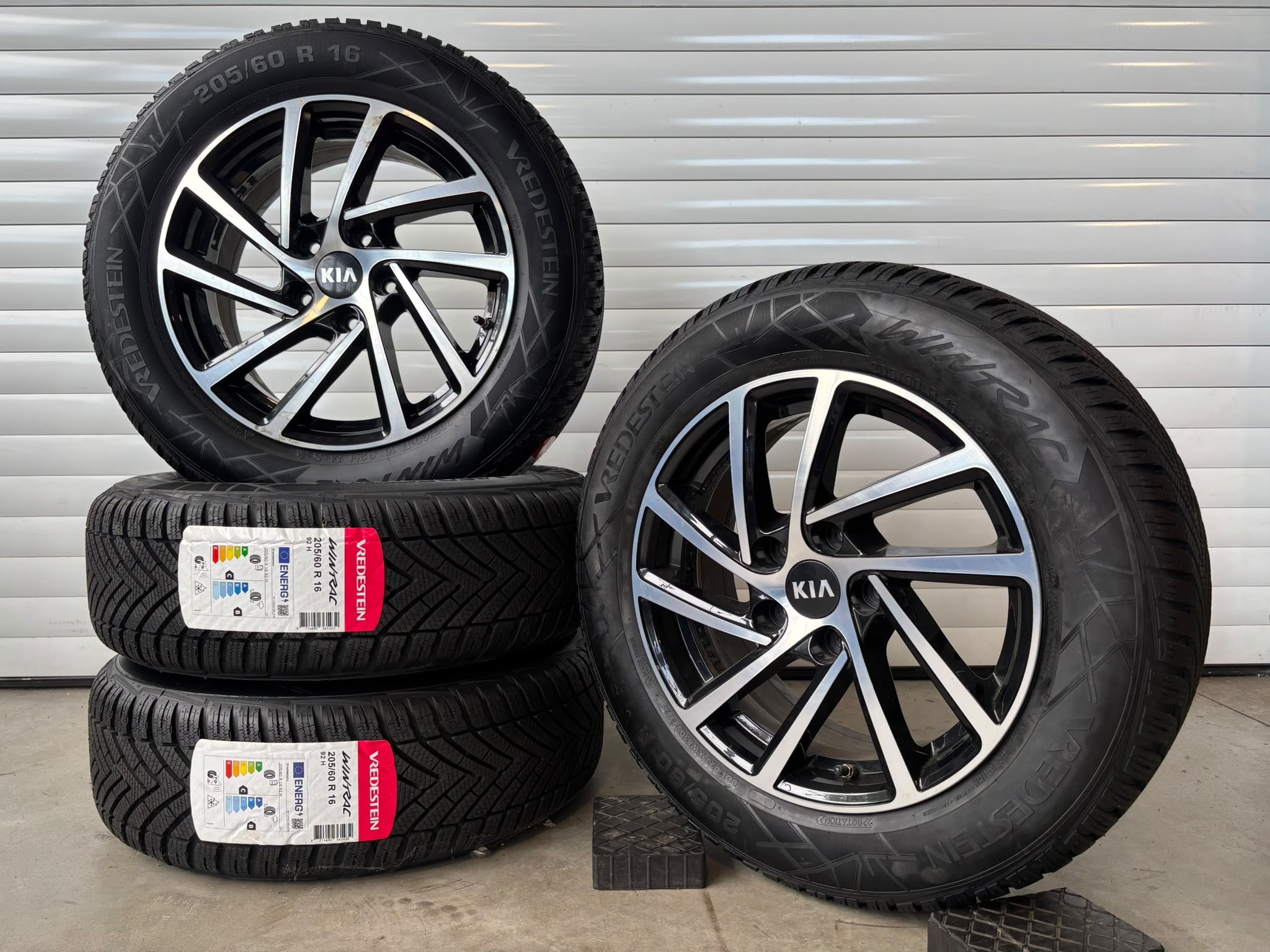Kia Niro Winterset 205/60 R16 Vredestein Wintrac pro 3 content_image_1792244490143021091.jpg | Auto Sinnema