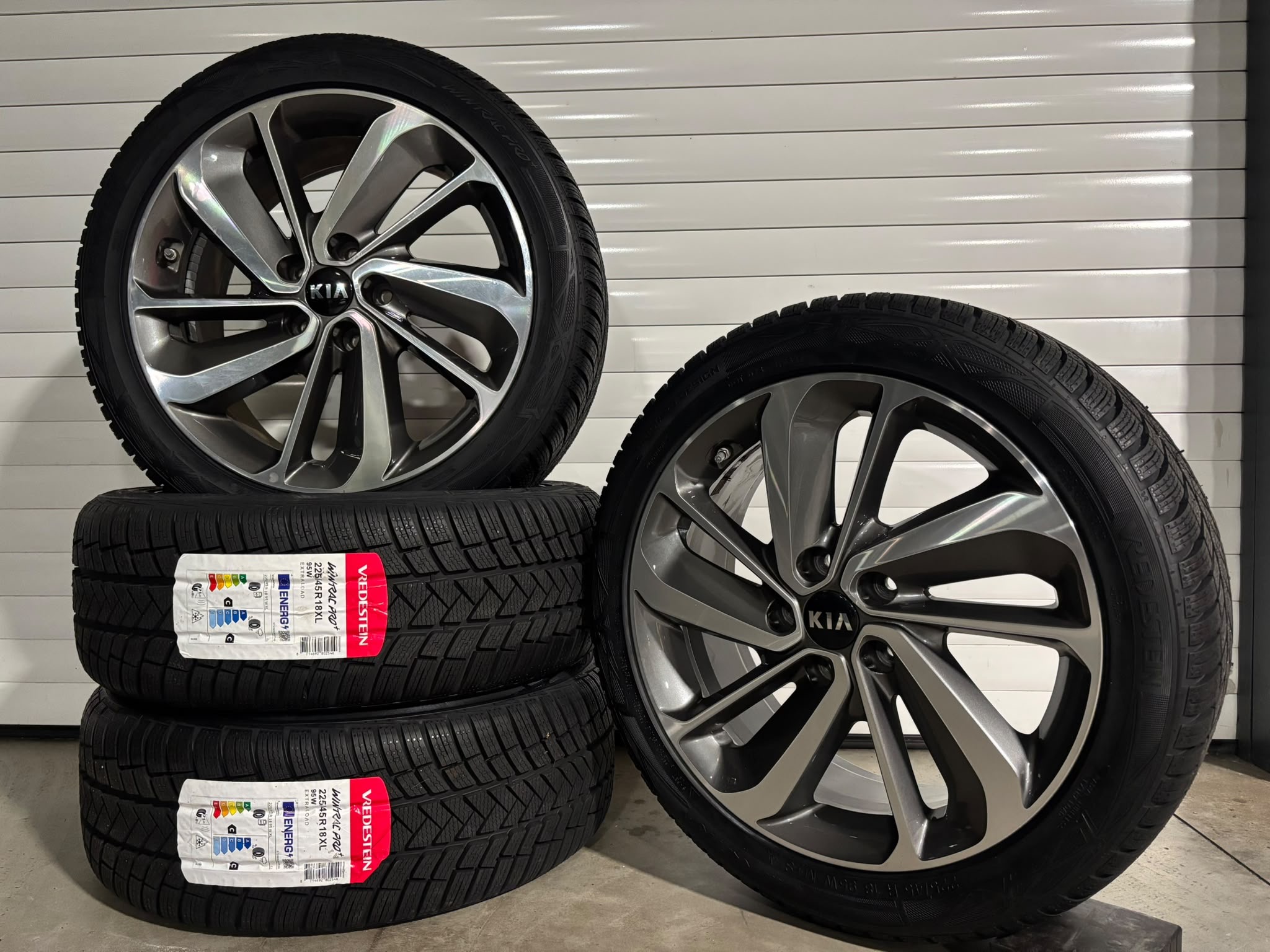 Kia Niro/E-Niro Winterset 225/45 R18 Vredestein Wintrac pro 2 content_image_1792734117372832555.jpg | Auto Sinnema