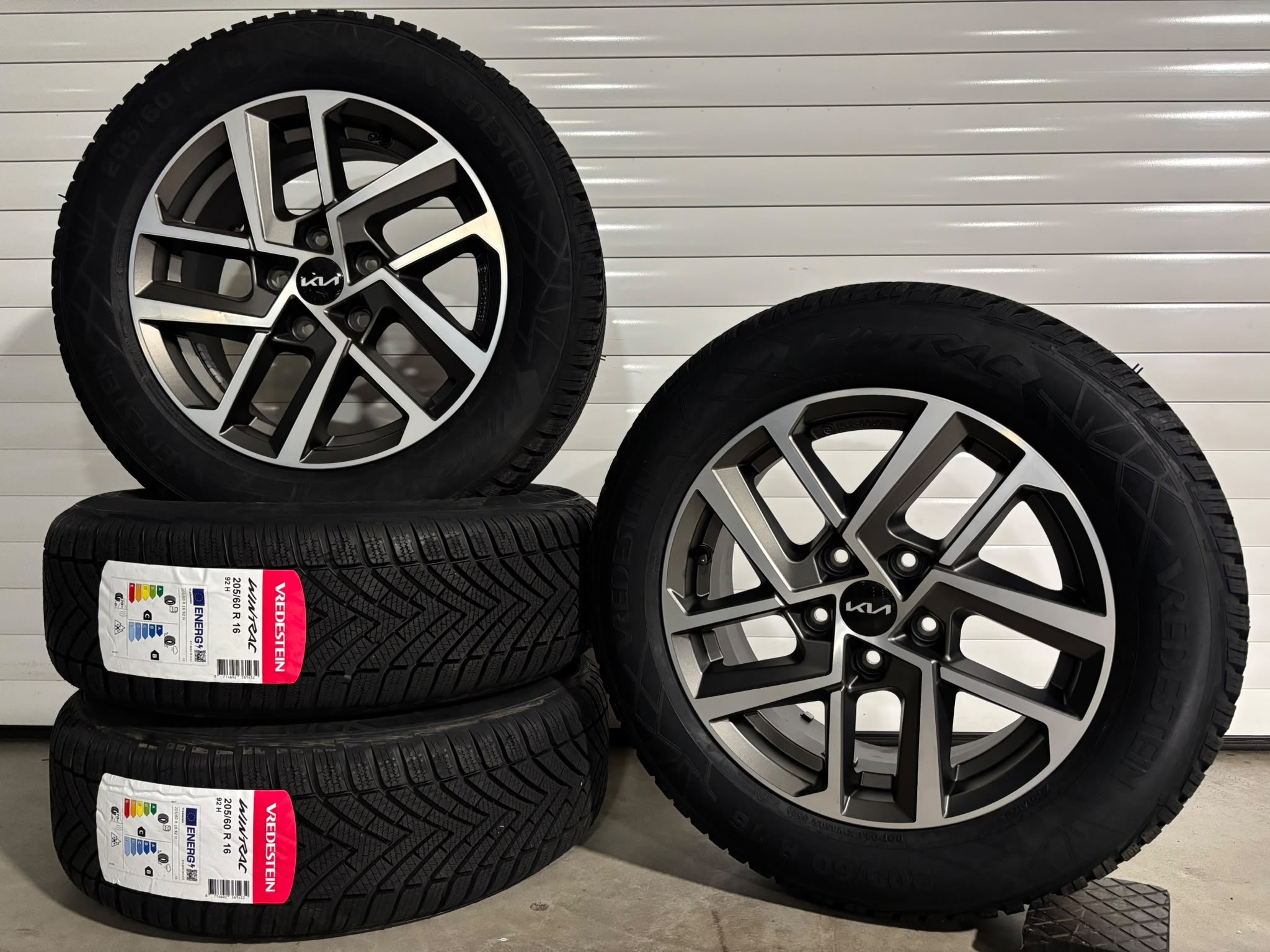 Kia Niro Winterset 205/60 R16 Vredestein Wintrac pro 4 content_image_17927345581622334616.jpg | Auto Sinnema