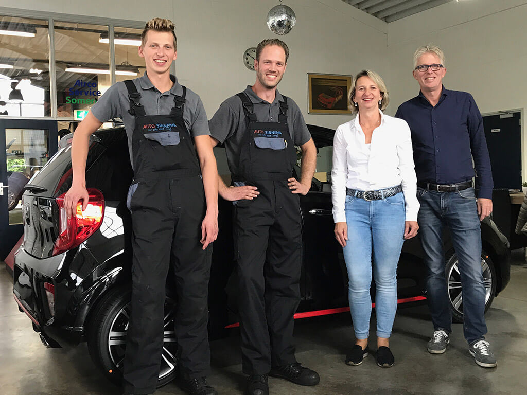 Het team van Autobedrijf Auto Sinnema in Someren