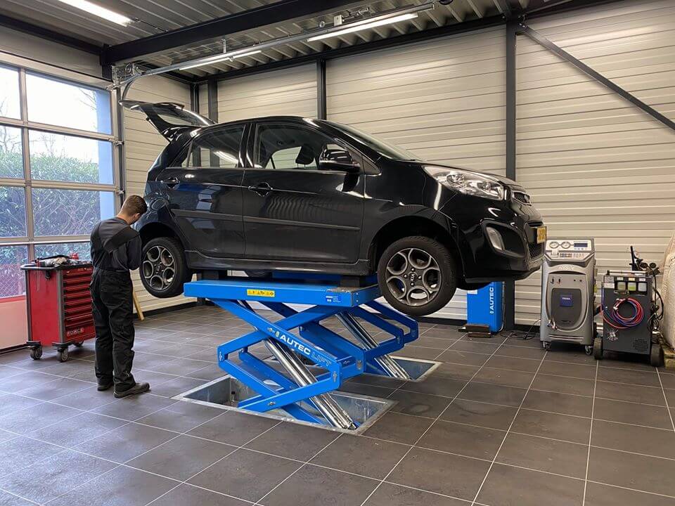 Het team van Autobedrijf Auto Sinnema in Someren